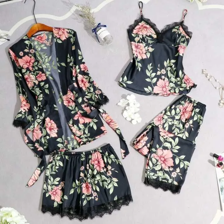 طقم بيجامة نسائية من الحرير مكونة من 3 قطعWomen's 3-piece silk pajama set, private label women's 3-piece silk pajama set, short-sleeved robe and pants