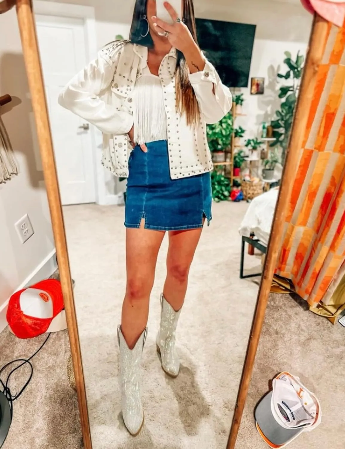 Omoone Women's Long Sleeve Rivet Studded Denim Jacket Casual Pearl Short Jean Coat Concert Nashville Outfits