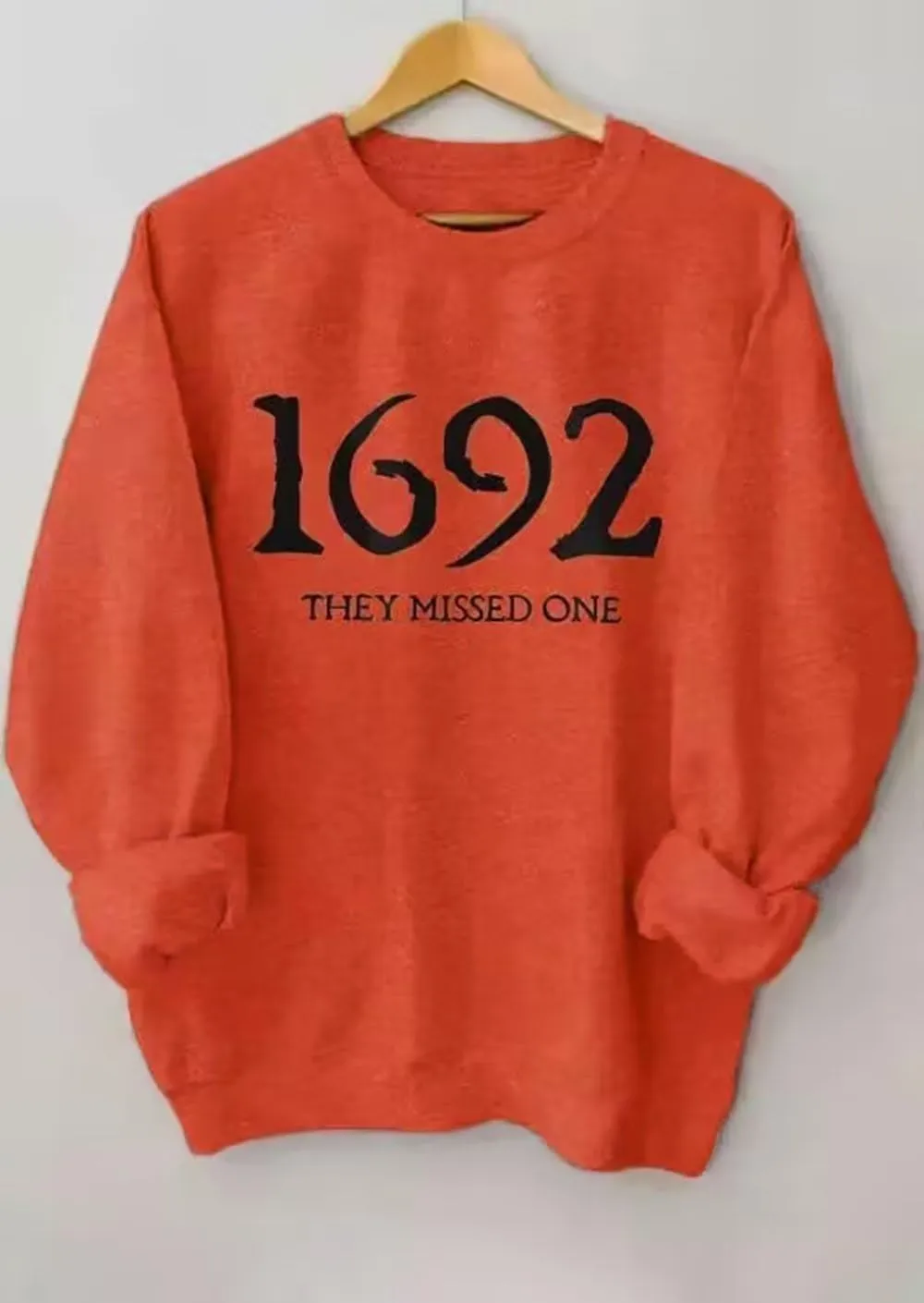 VKEGNIO 1692 They Missed One Halloween Sweatshirt For Women Witch Graphic Sweatshirt Casual Long Sleeve Tshits Pullover Top